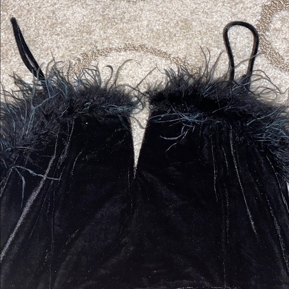 Velour faux feather bodycon dress - Picture 2 of 3